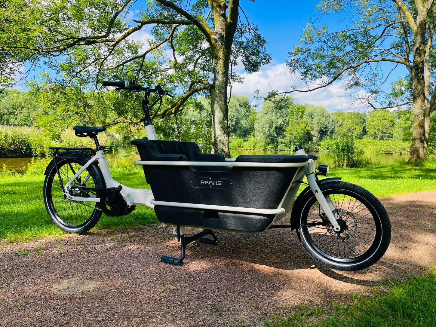 Raaks Rover elektrische bakfiets tweewieler middenmotor - ivor white